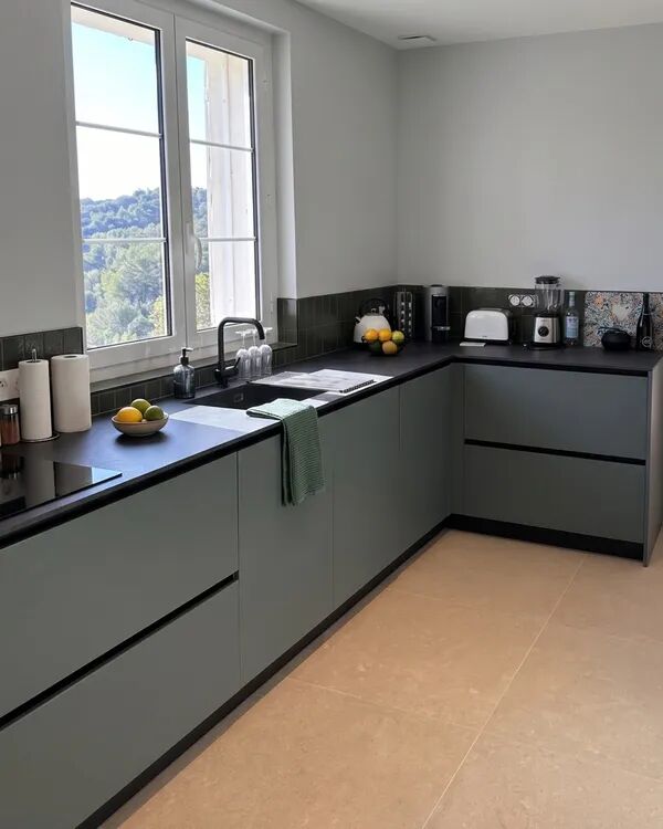 Cuisine Binova Hily+Bluna îlot central quartzite Belvedere